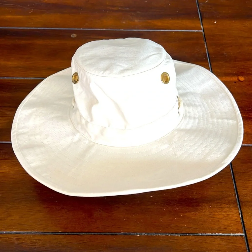 The Tilley Endurables Wide Brim Outdoor Hat Preowned - Picture 1 of 8